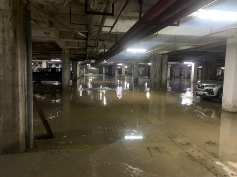 बारिश के बाद नोएडा का बुरा हाल, सोसायटियों के बेसमेंट में भरा पानी