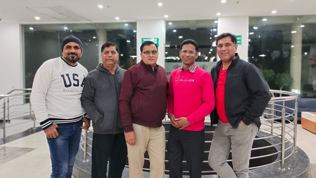 प्रतीक लॉरेल में नई एओए का गठन